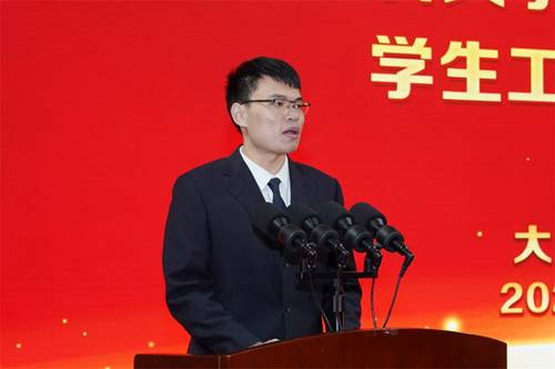 https://news.dmu.edu.cn/__local/4/C7/56/DA1850F8869447E1EFEB57E92B4_FF669047_3FDF4.jpg